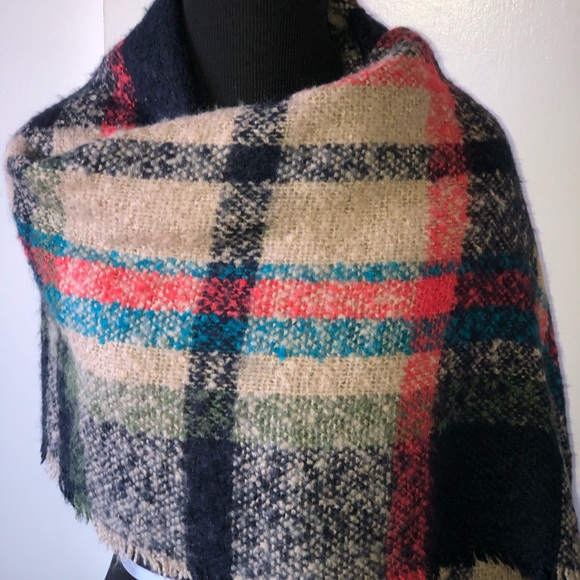 New Classic Plaid Blanket Scarf/Wrap - Picture 3 of 7